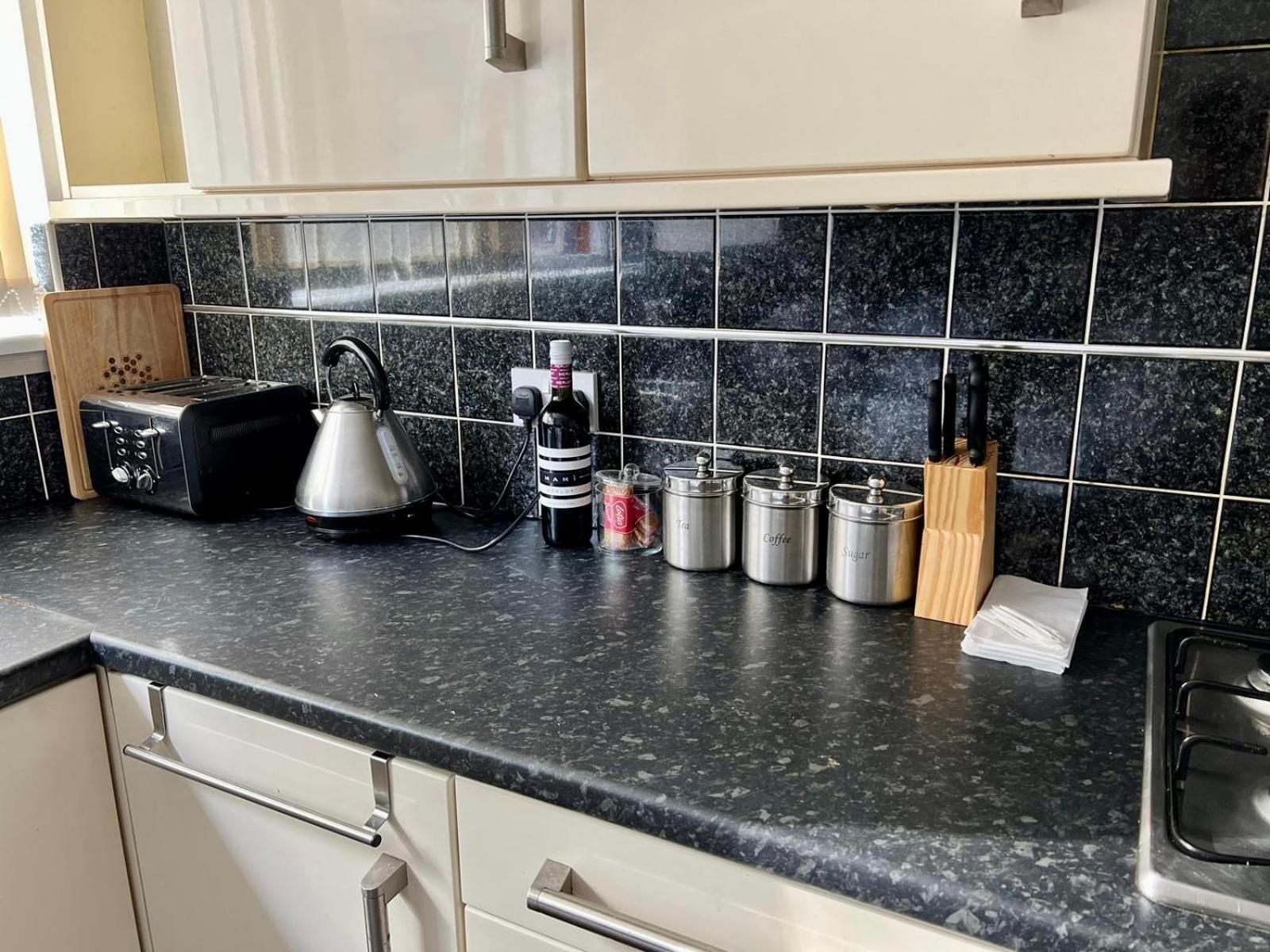 Manchester - Eccles - Business - Contractors - Families - Discounts Available Eksteriør billede